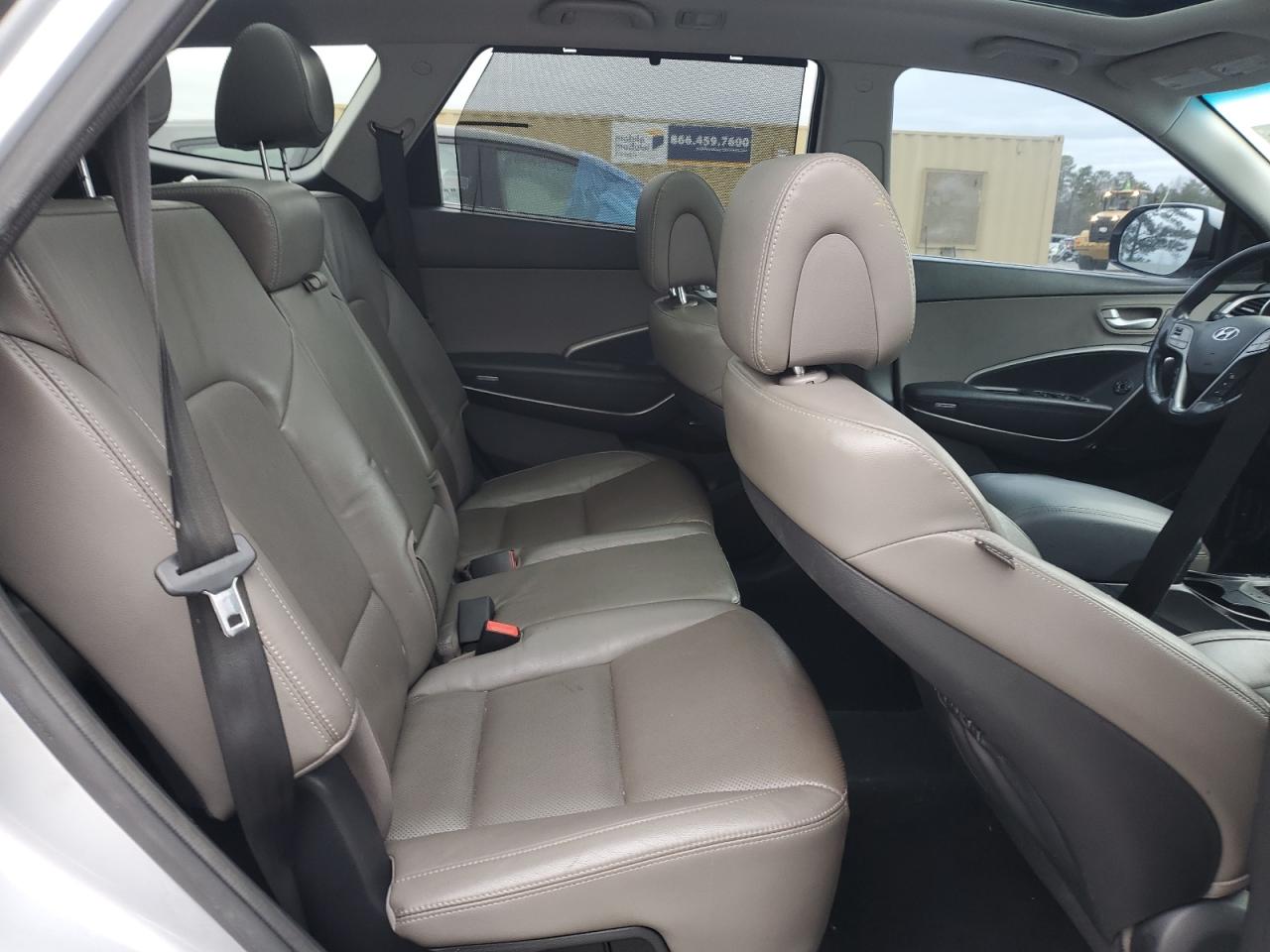 2016 Hyundai Santa Fe - Image 11