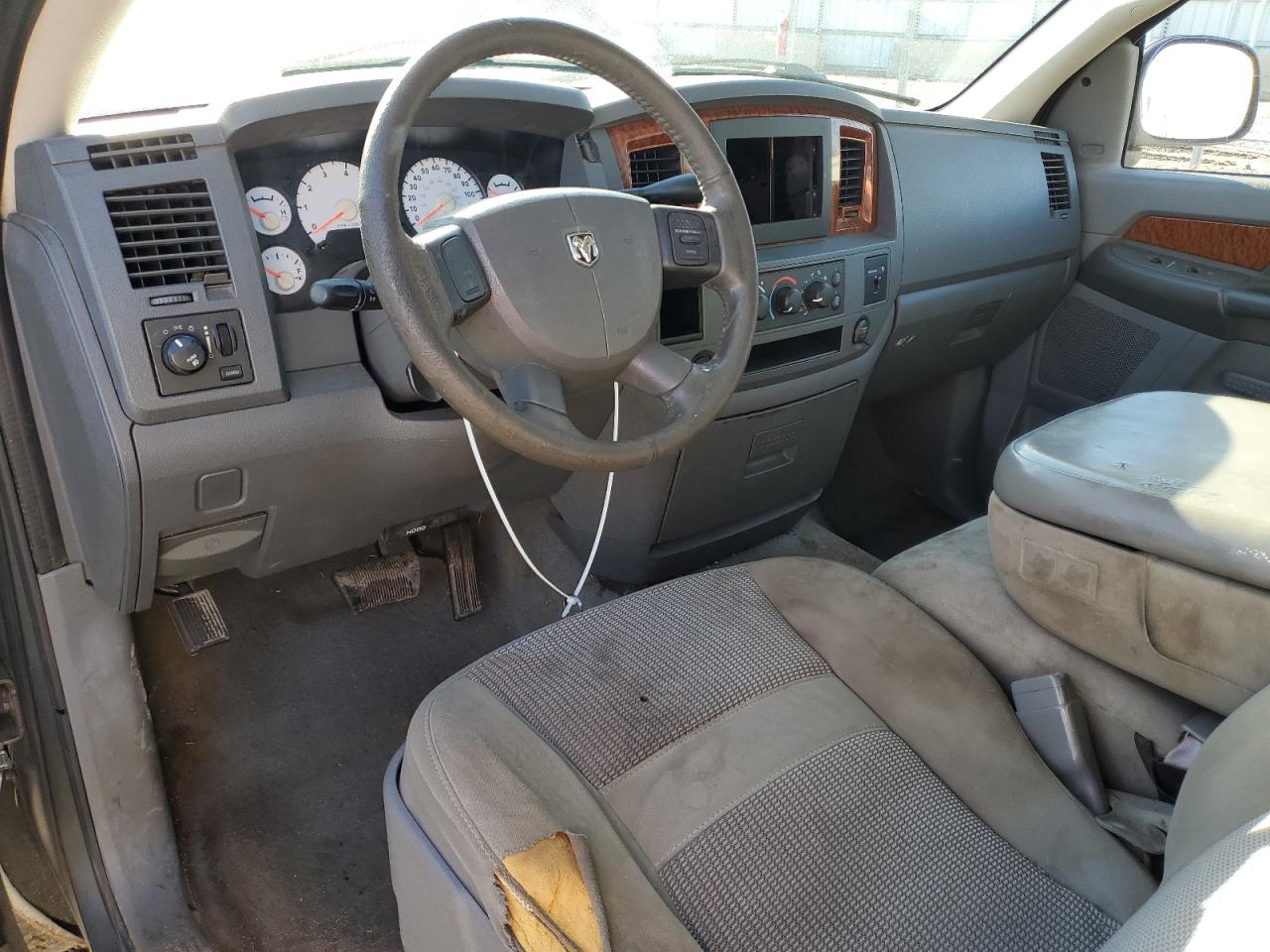2006 Dodge RAM - Image 8