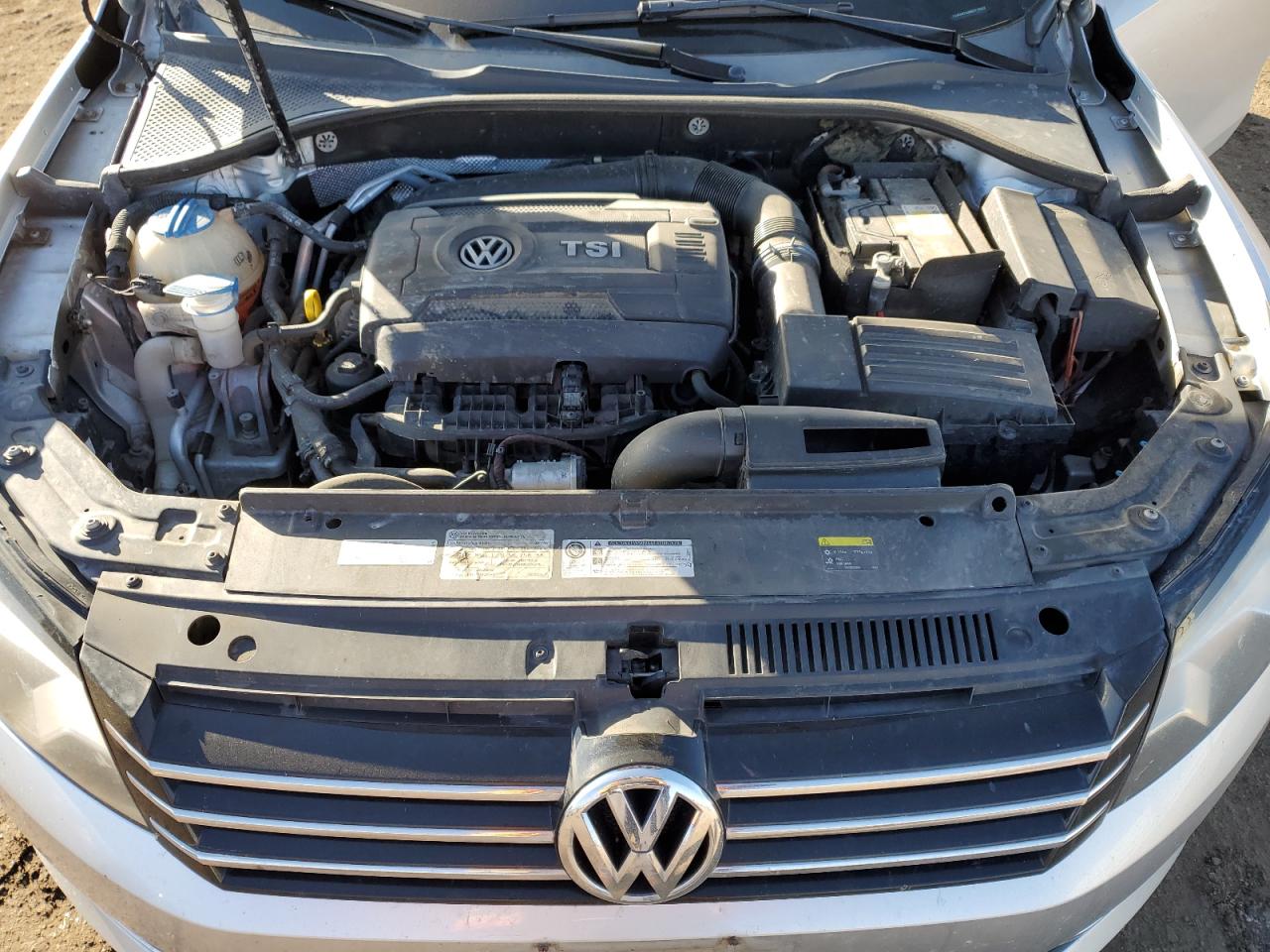 2014 Volkswagen Passat - Image 13