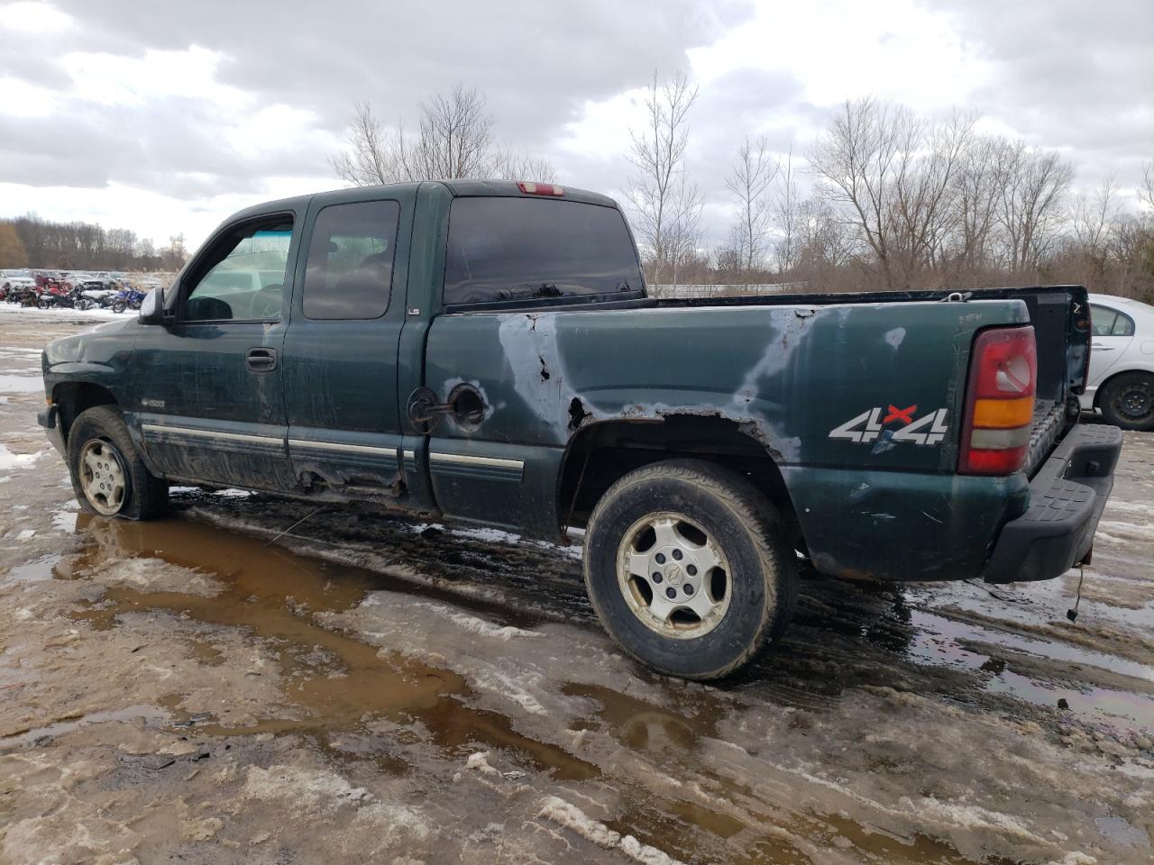 2001 Chevrolet Silverado - Image 2