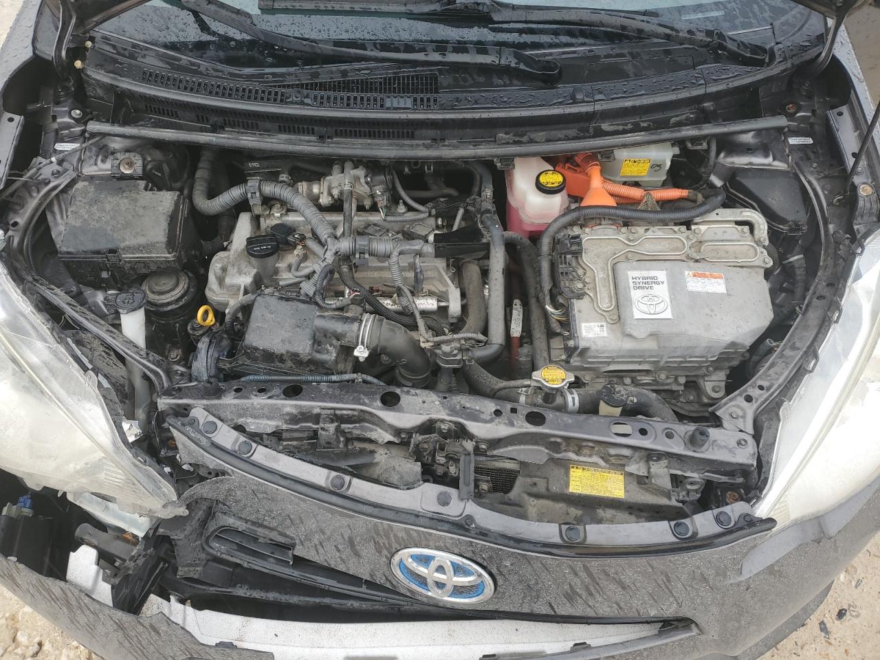 2012 Toyota Prius - Image 13