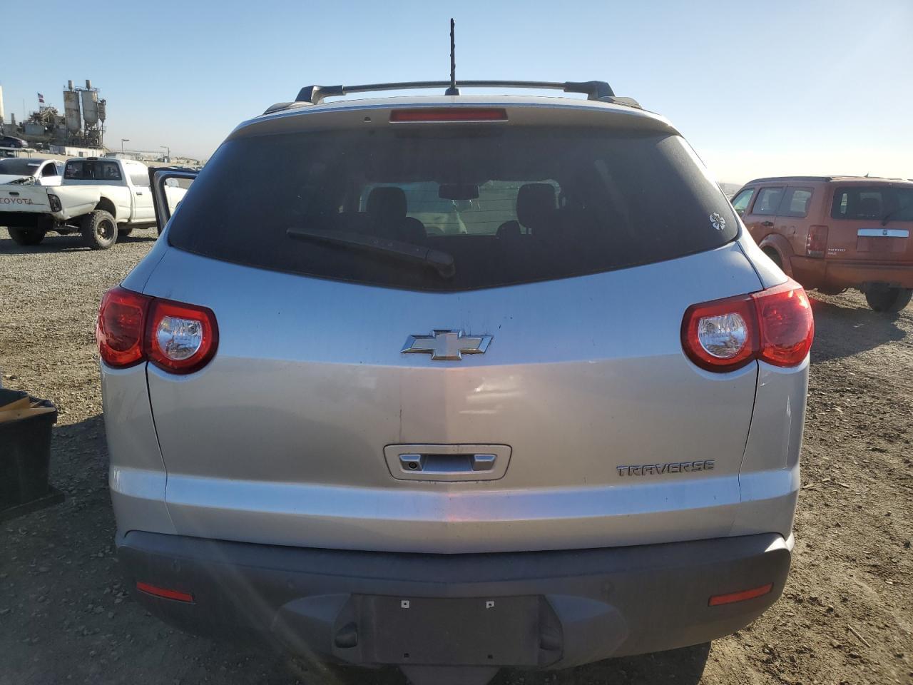 2011 Chevrolet Traverse - Image 6