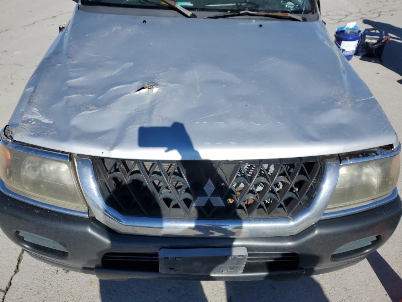 2002 Mitsubishi Montero - Image 12