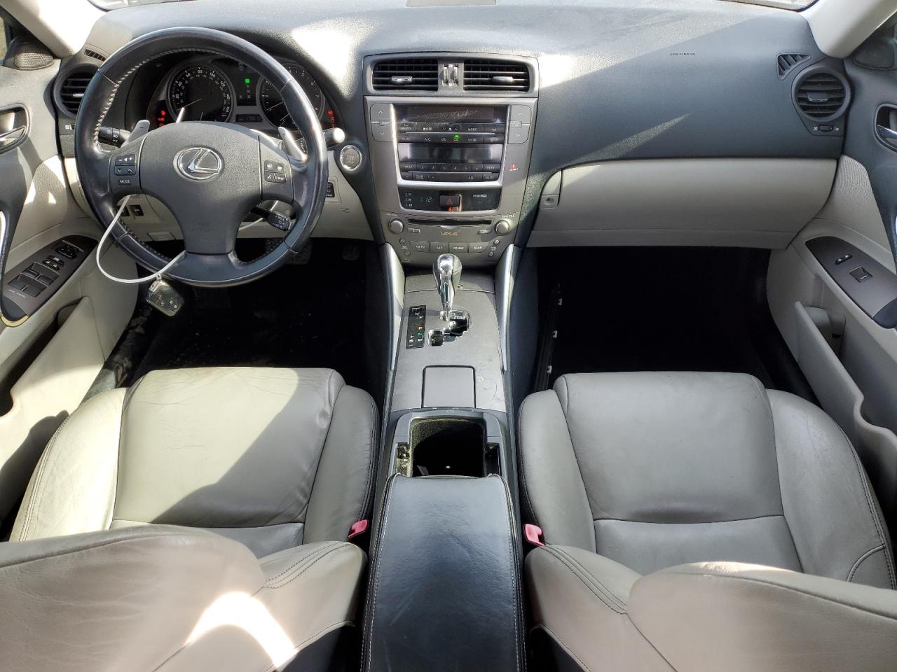 2010 Lexus IS - Image 8