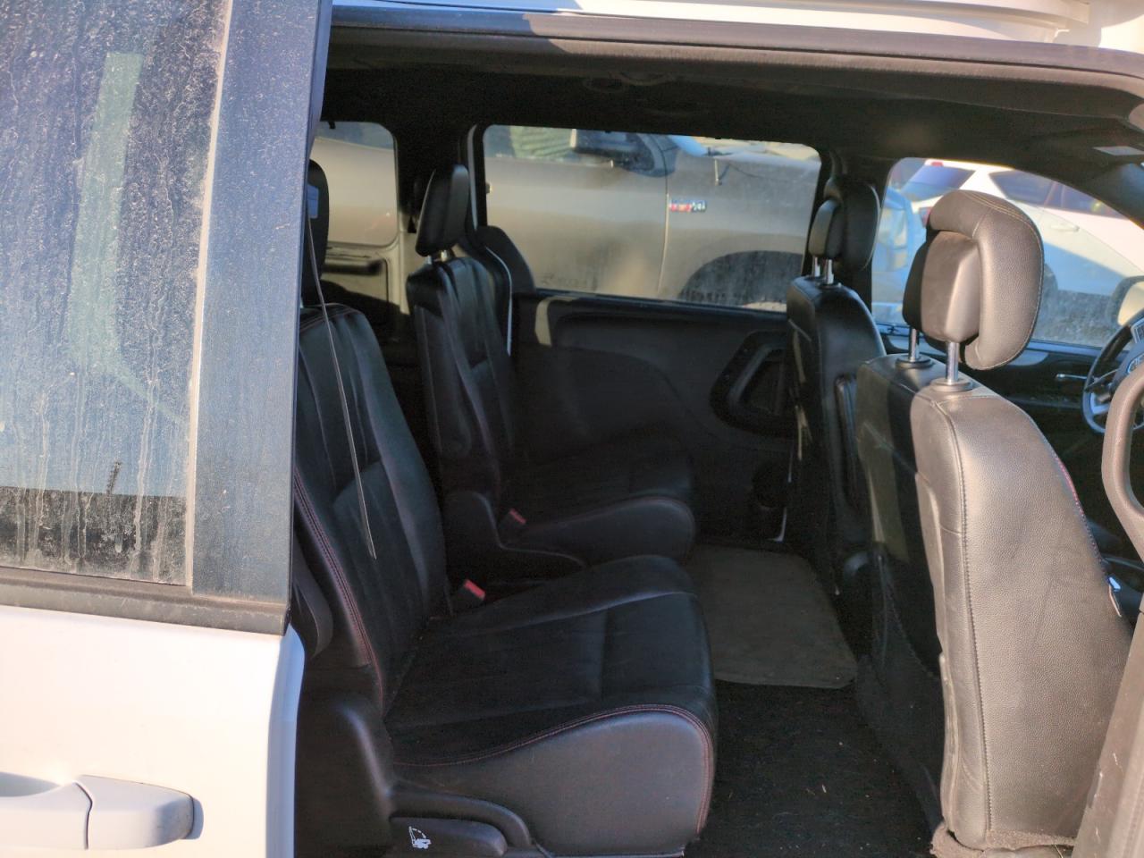 2017 Dodge Caravan - Image 11