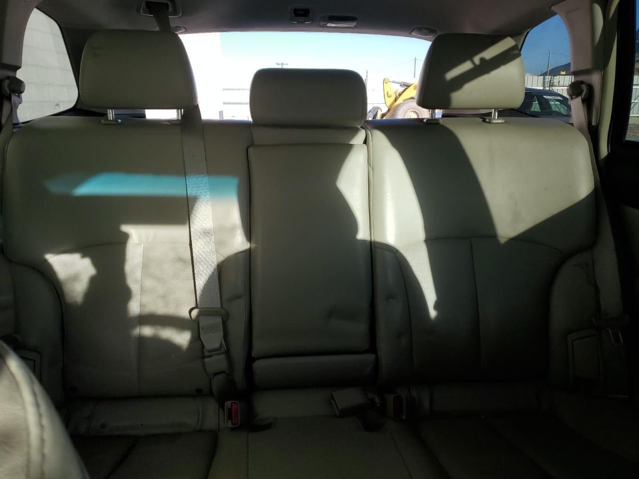 2012 Subaru Outback - Image 10