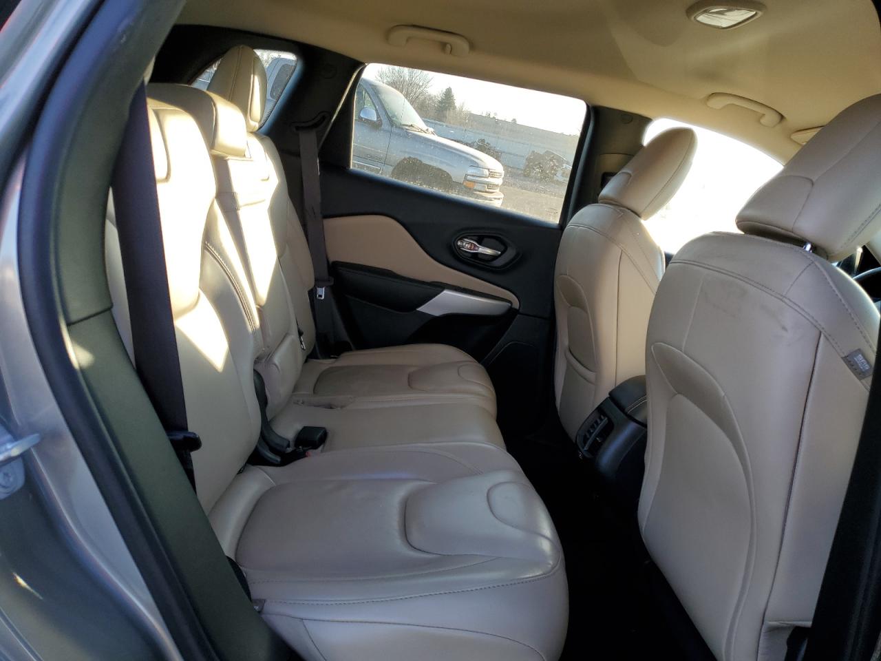 2017 Jeep Grand Cherokee - Image 11