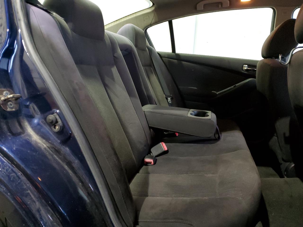 2010 Nissan Altima - Image 10