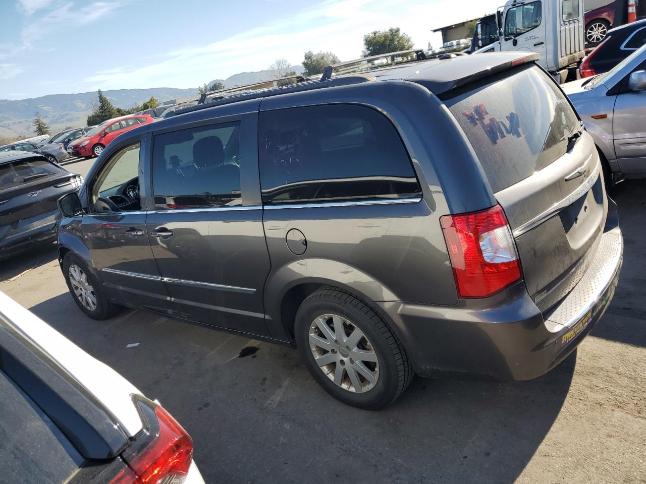 2016 Chrysler Town & Country - Image 2