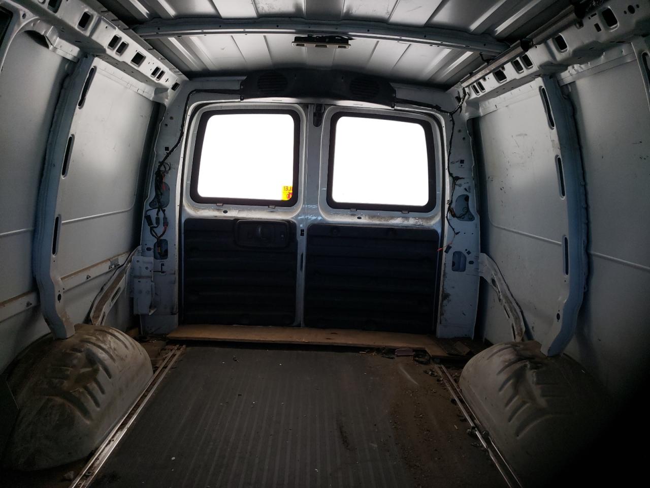 2017 Chevrolet Express - Image 10