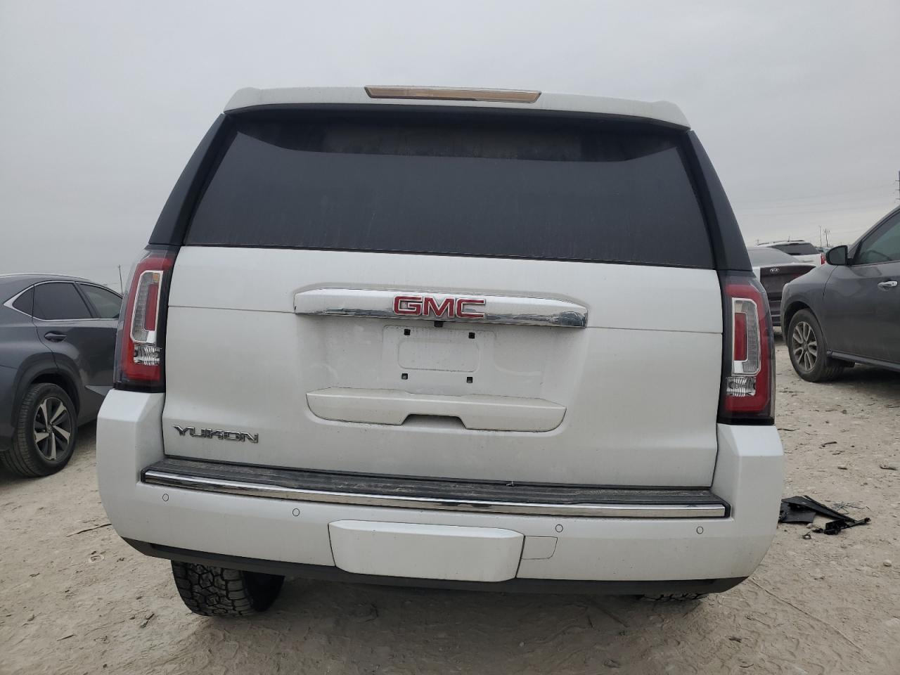 2016 GMC Yukon - Image 6