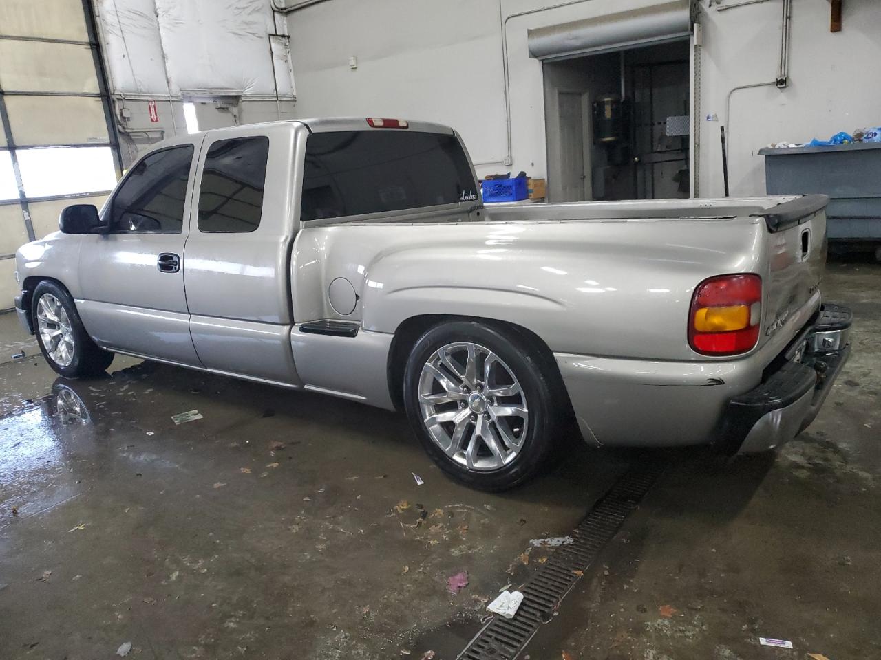 2000 Chevrolet Silverado - Image 2