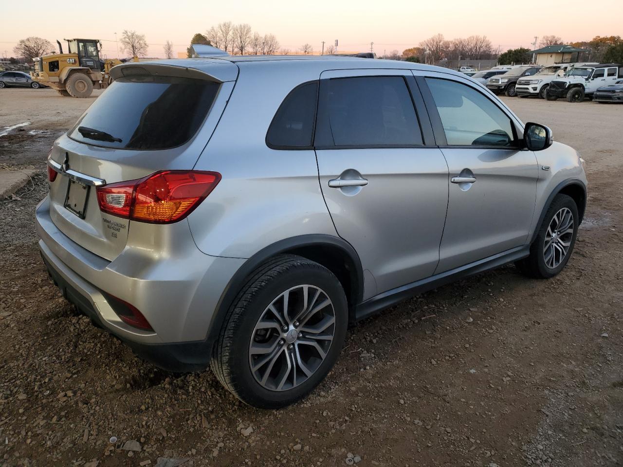 2018 Mitsubishi Outlander - Image 3