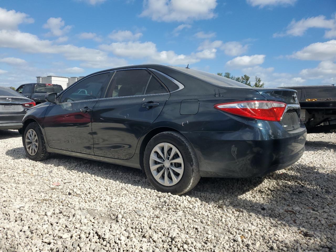 4T4BF1FK9GR563140 2016 TOYOTA CAMRY - Image 2