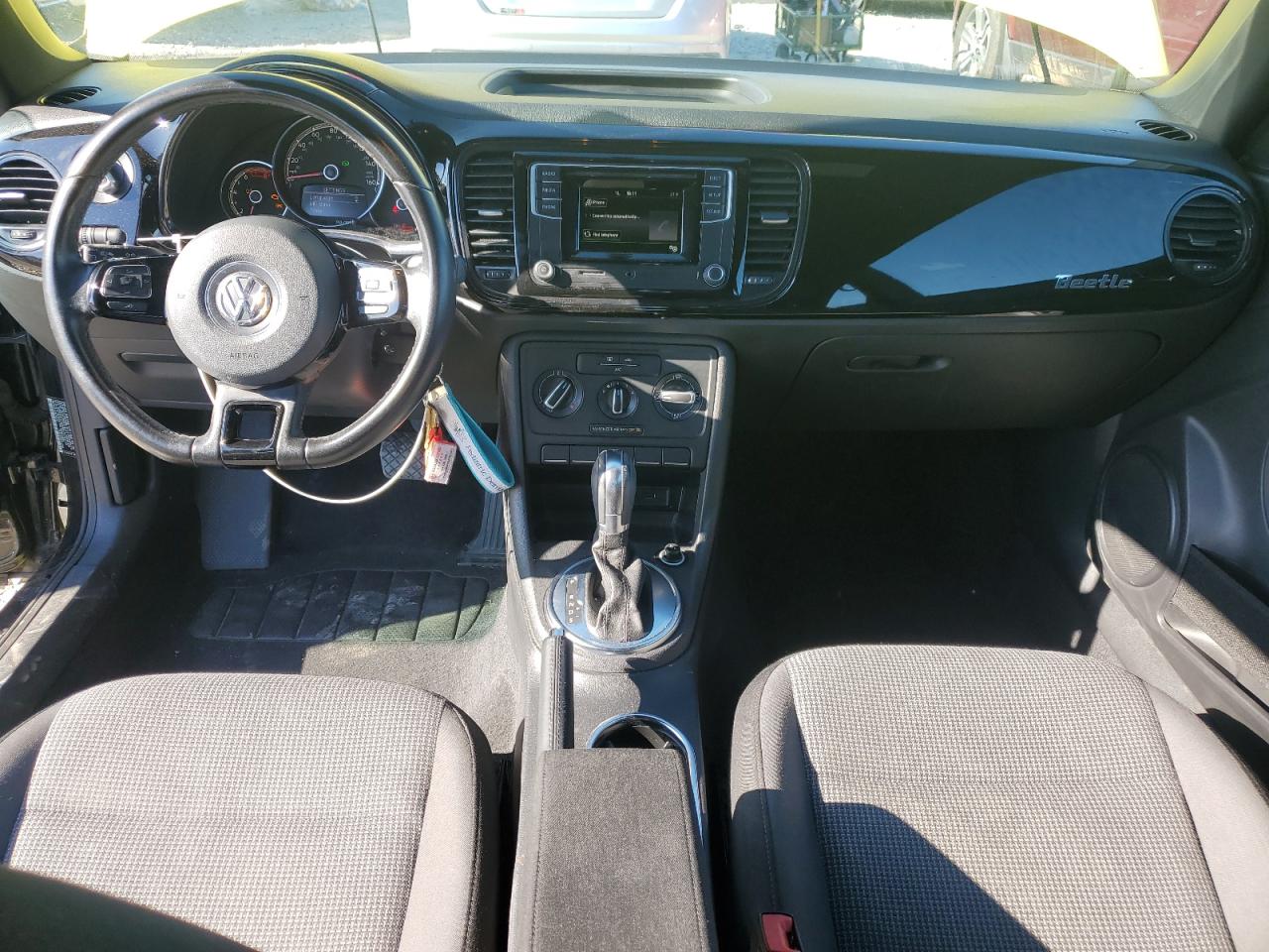 2019 Volkswagen Beetle - Image 8