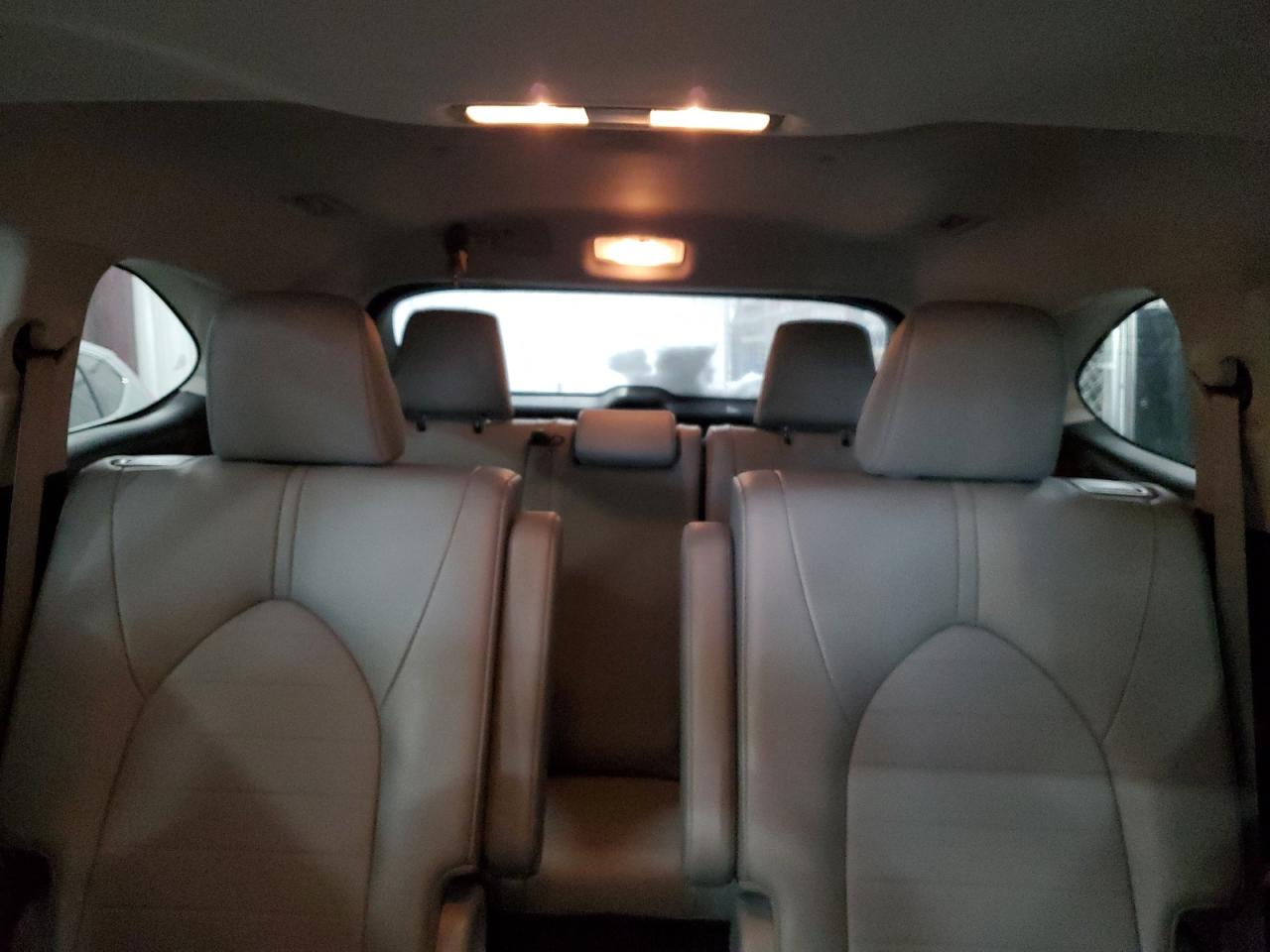 2022 Toyota Highlander - Image 10