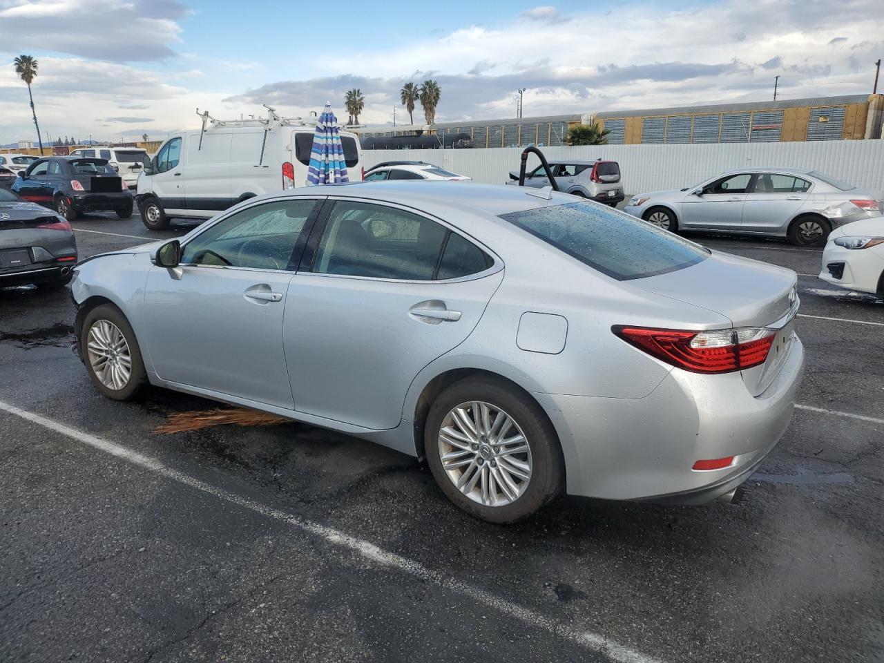 2013 Lexus ES - Image 2