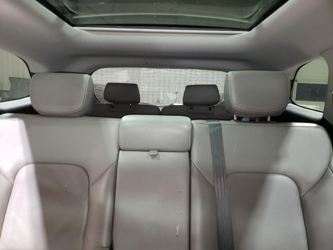 2017 Hyundai Santa Fe - Image 10