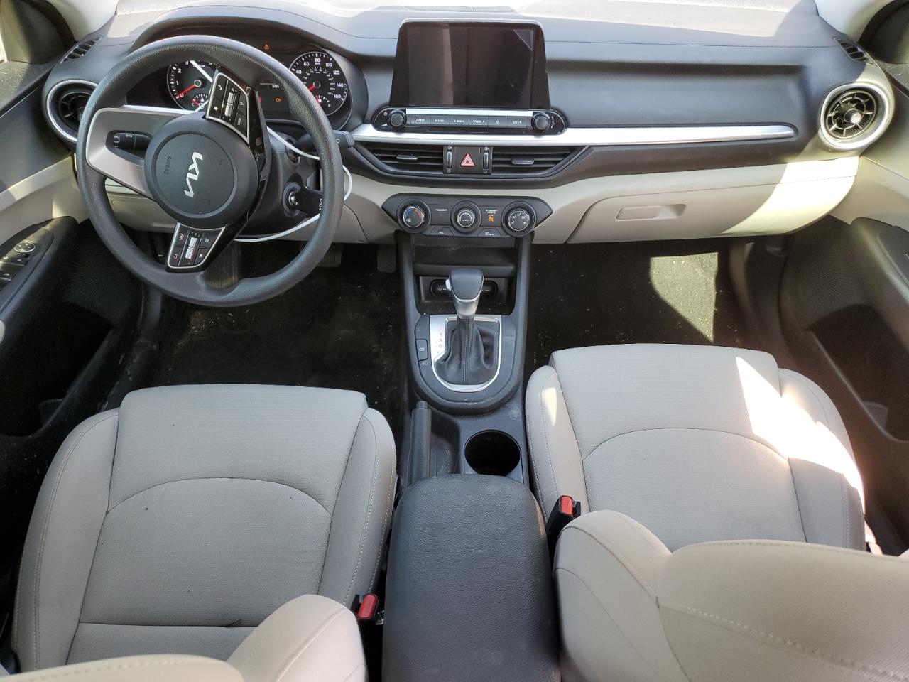 2022 Kia Forte - Image 8