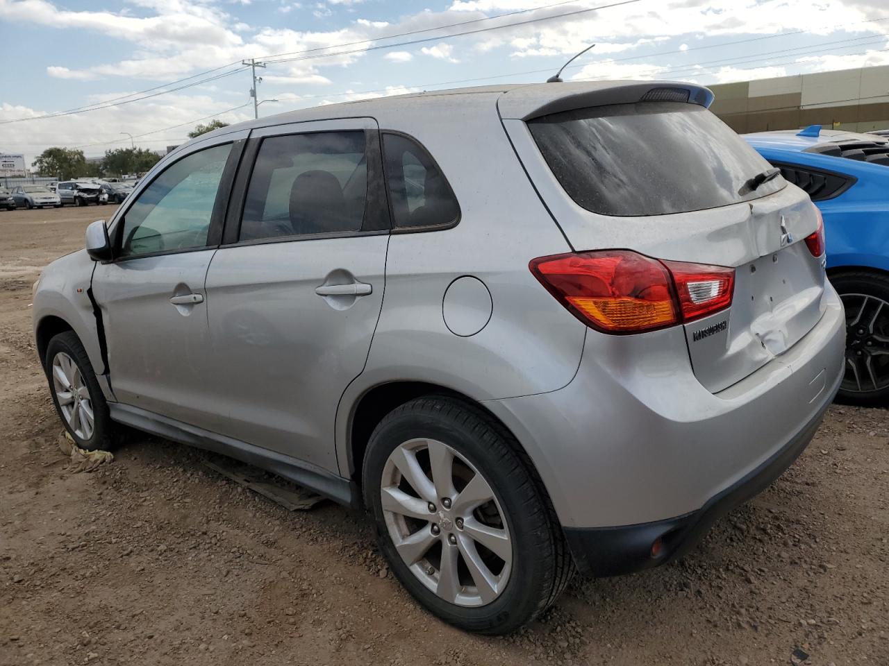 2013 Mitsubishi Outlander - Image 2