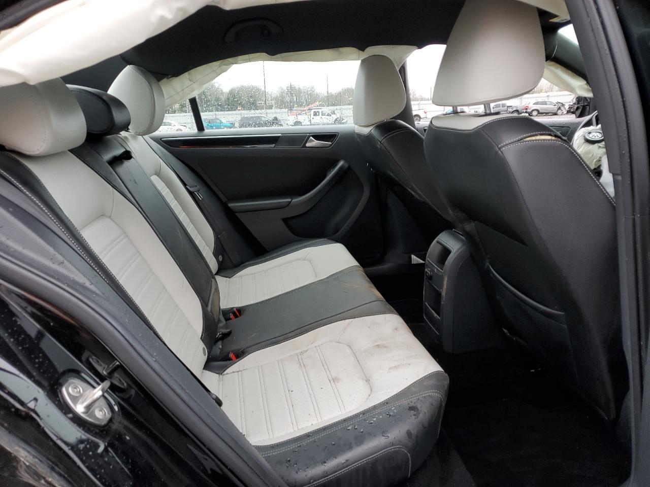 2015 Volkswagen Jetta - Image 11