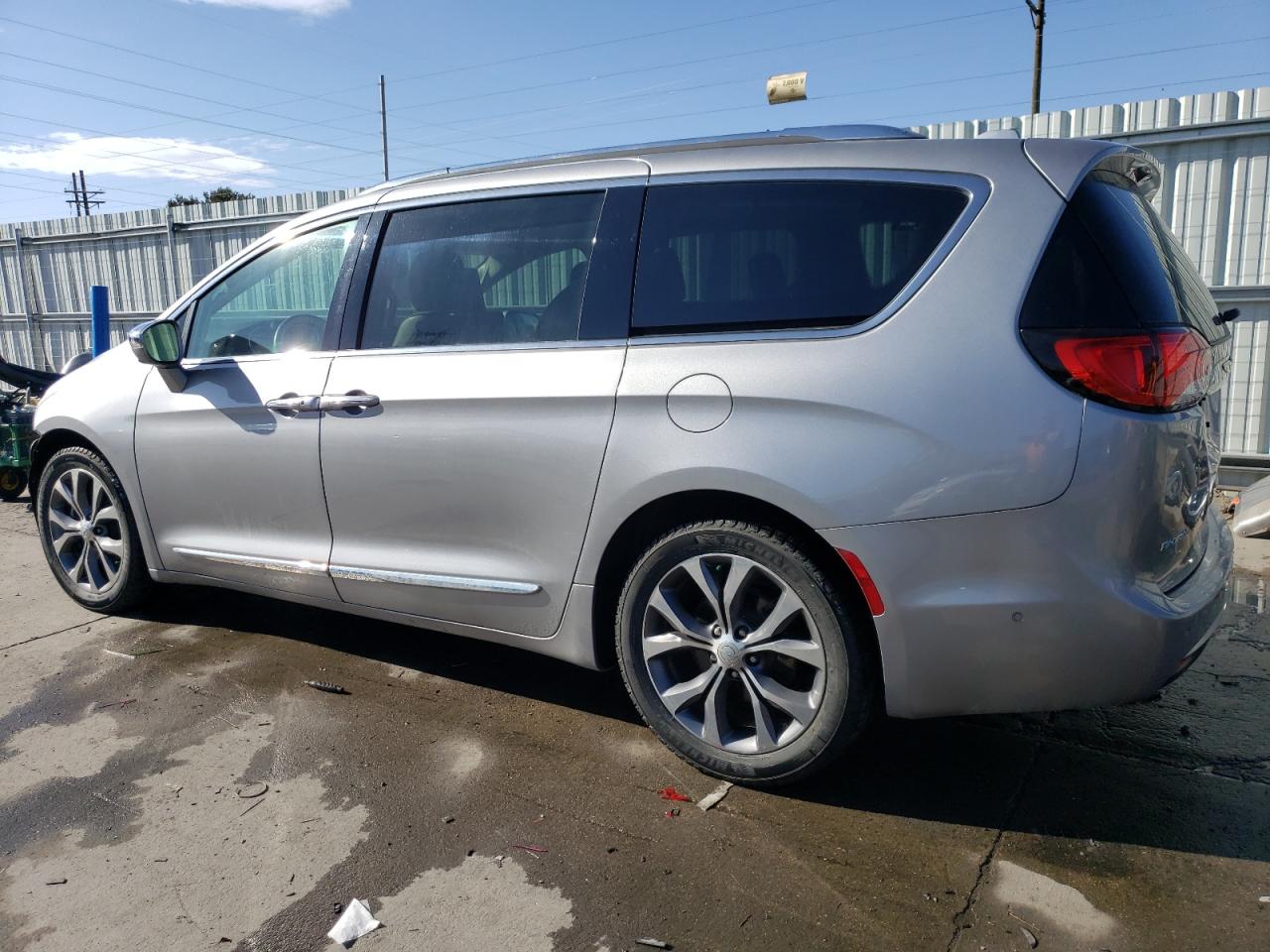 2017 Chrysler Pacifica - Image 2