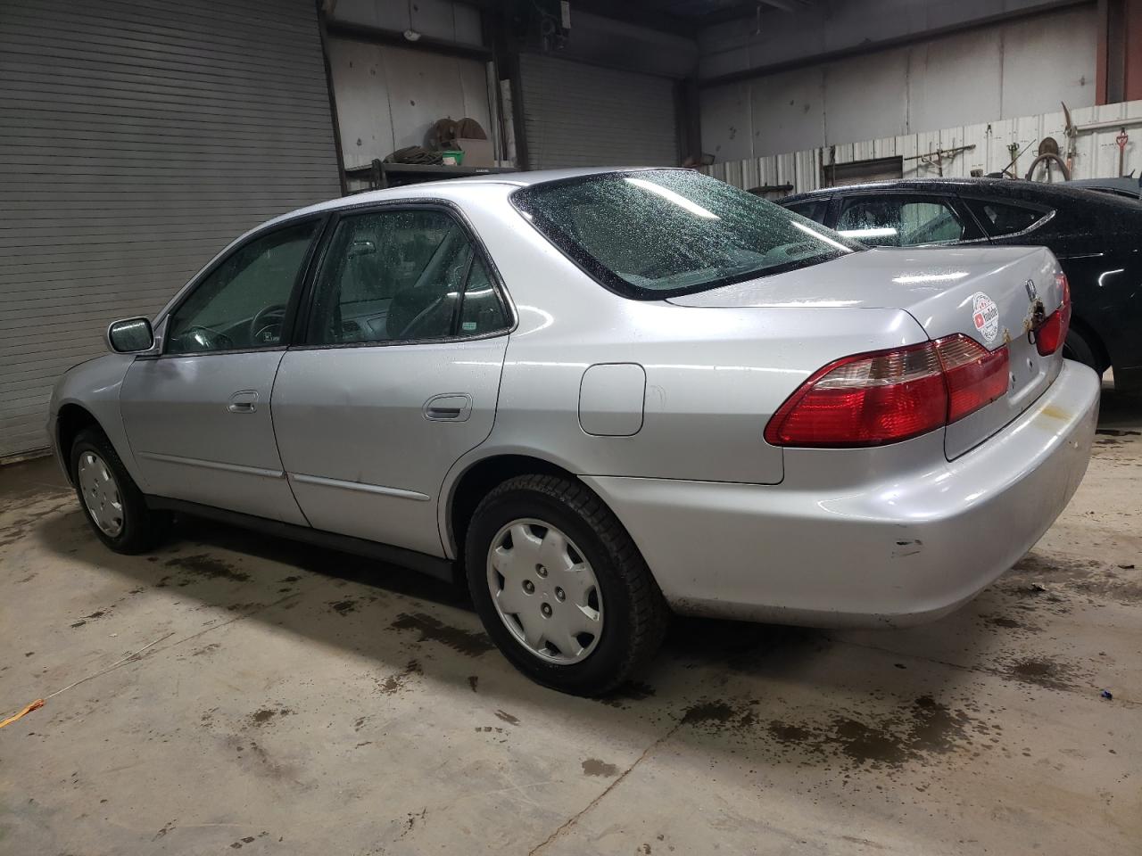 2000 Honda Accord - Image 2