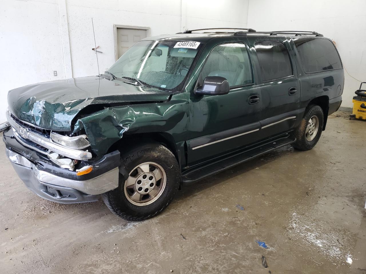 2001 Chevrolet Suburban - Image 1