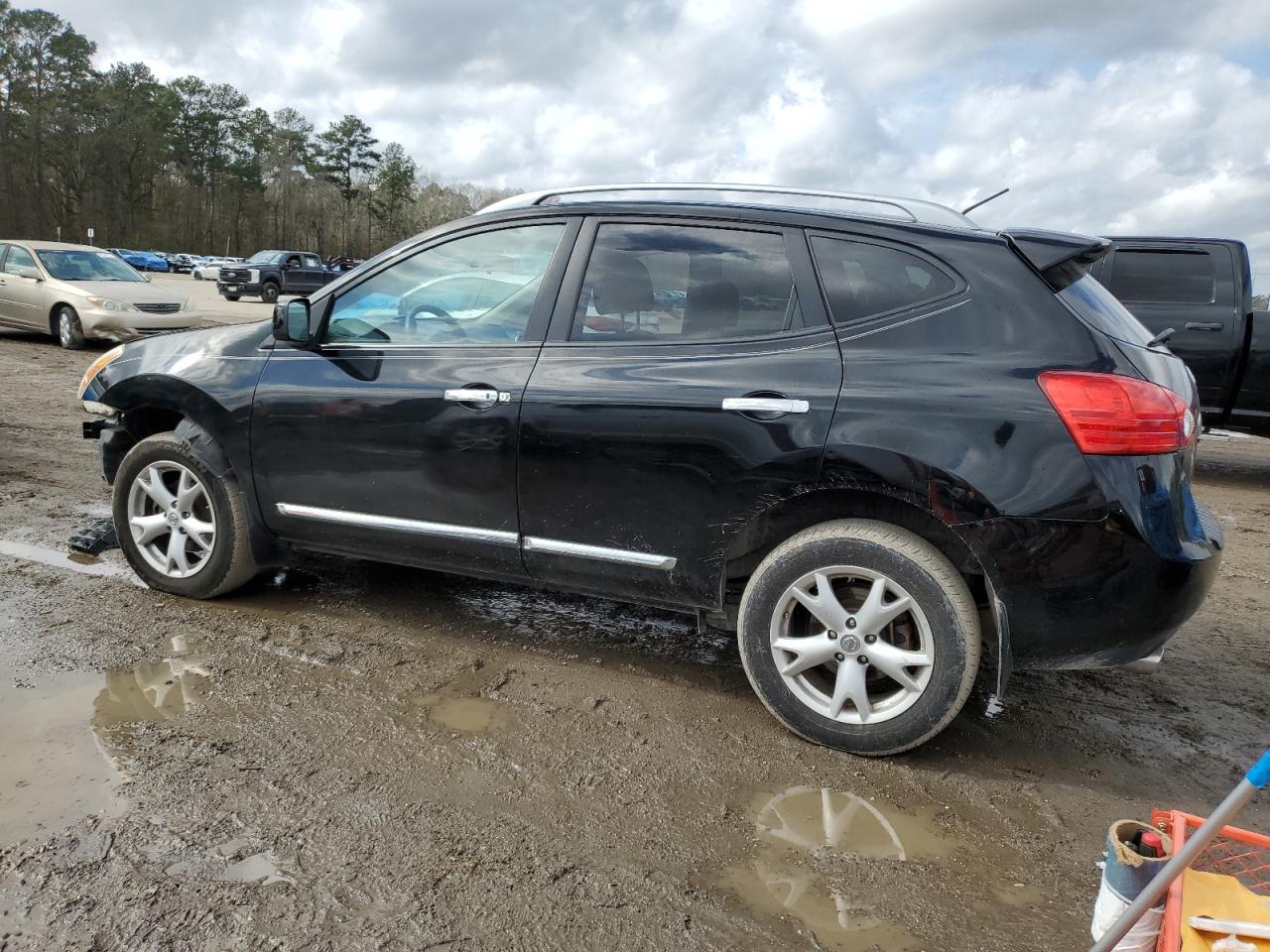 2011 Nissan Rogue - Image 2