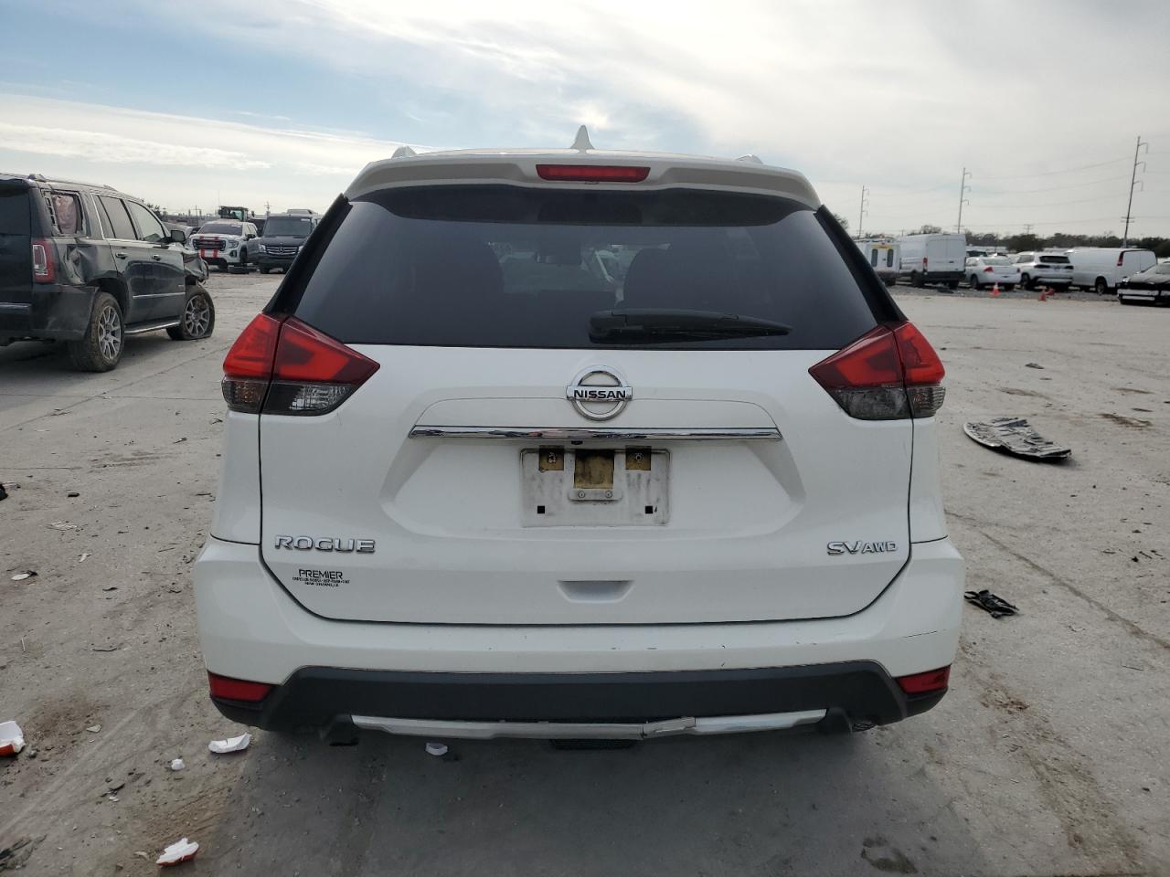 2017 Nissan Rogue - Image 6