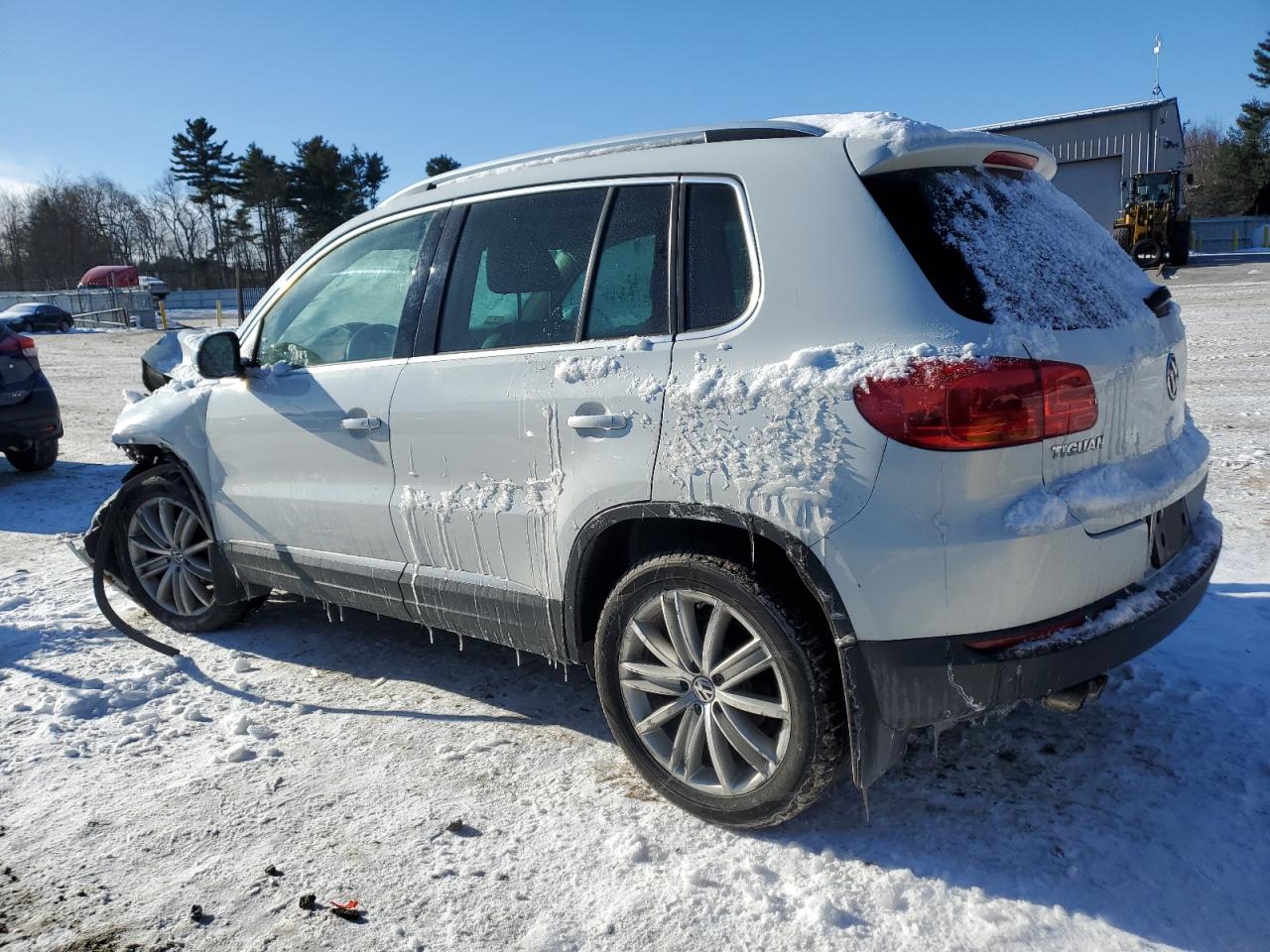 2015 Volkswagen Tiguan - Image 2