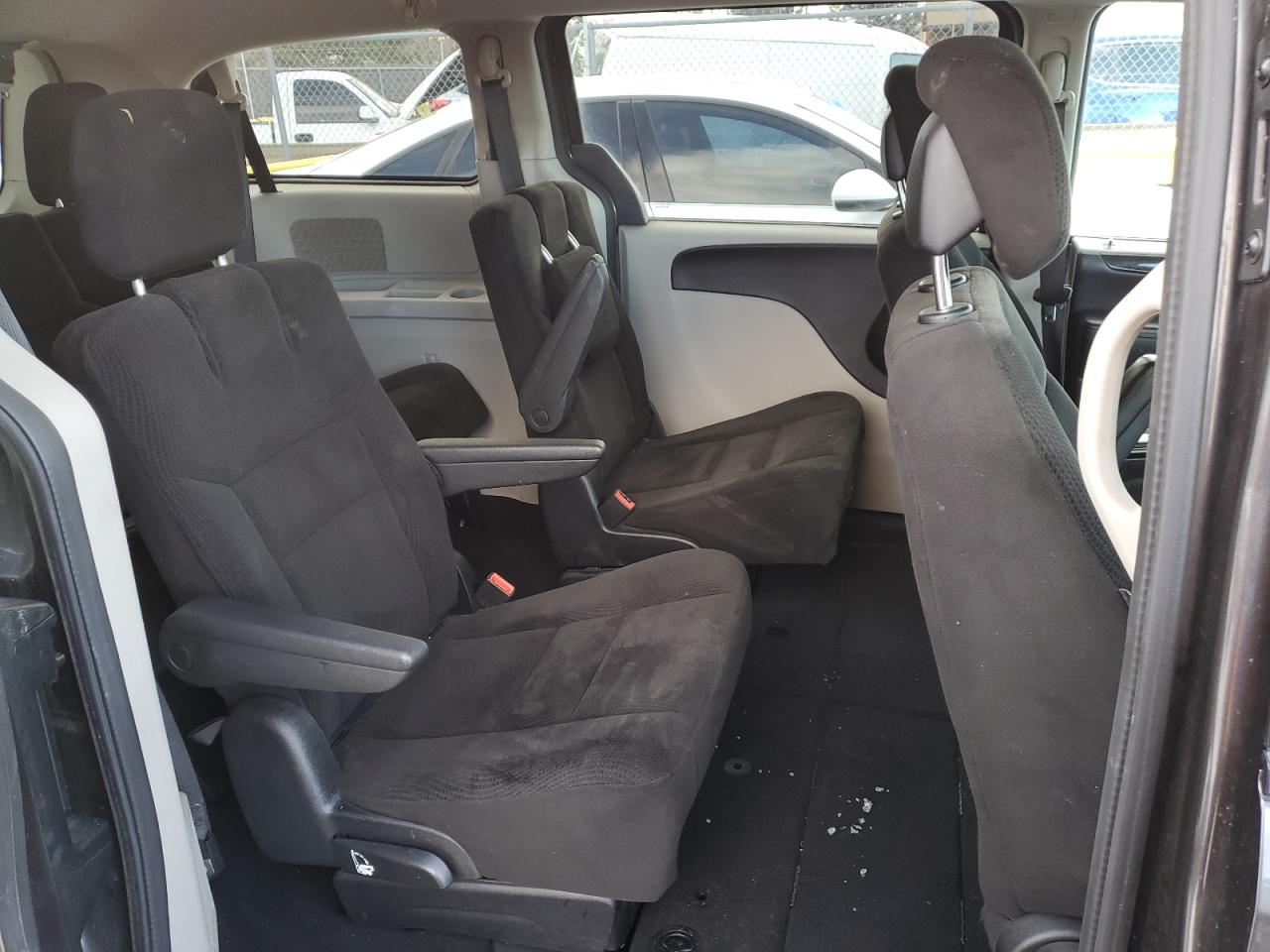 2016 Dodge Caravan - Image 11
