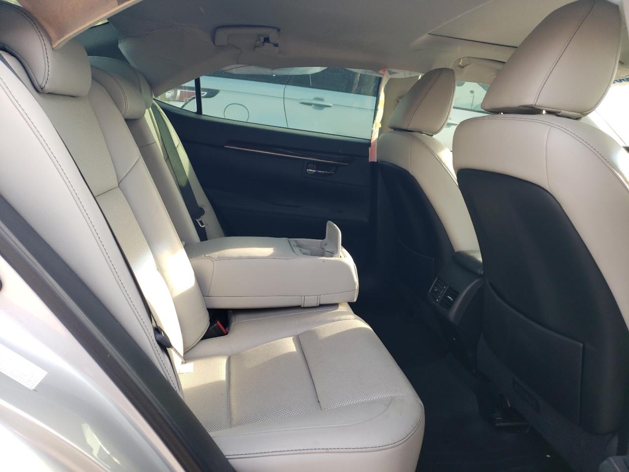 2013 Lexus ES - Image 10