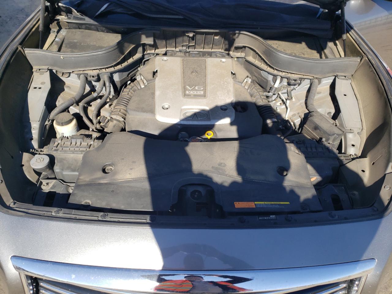2015 Infiniti QX70 - Image 12