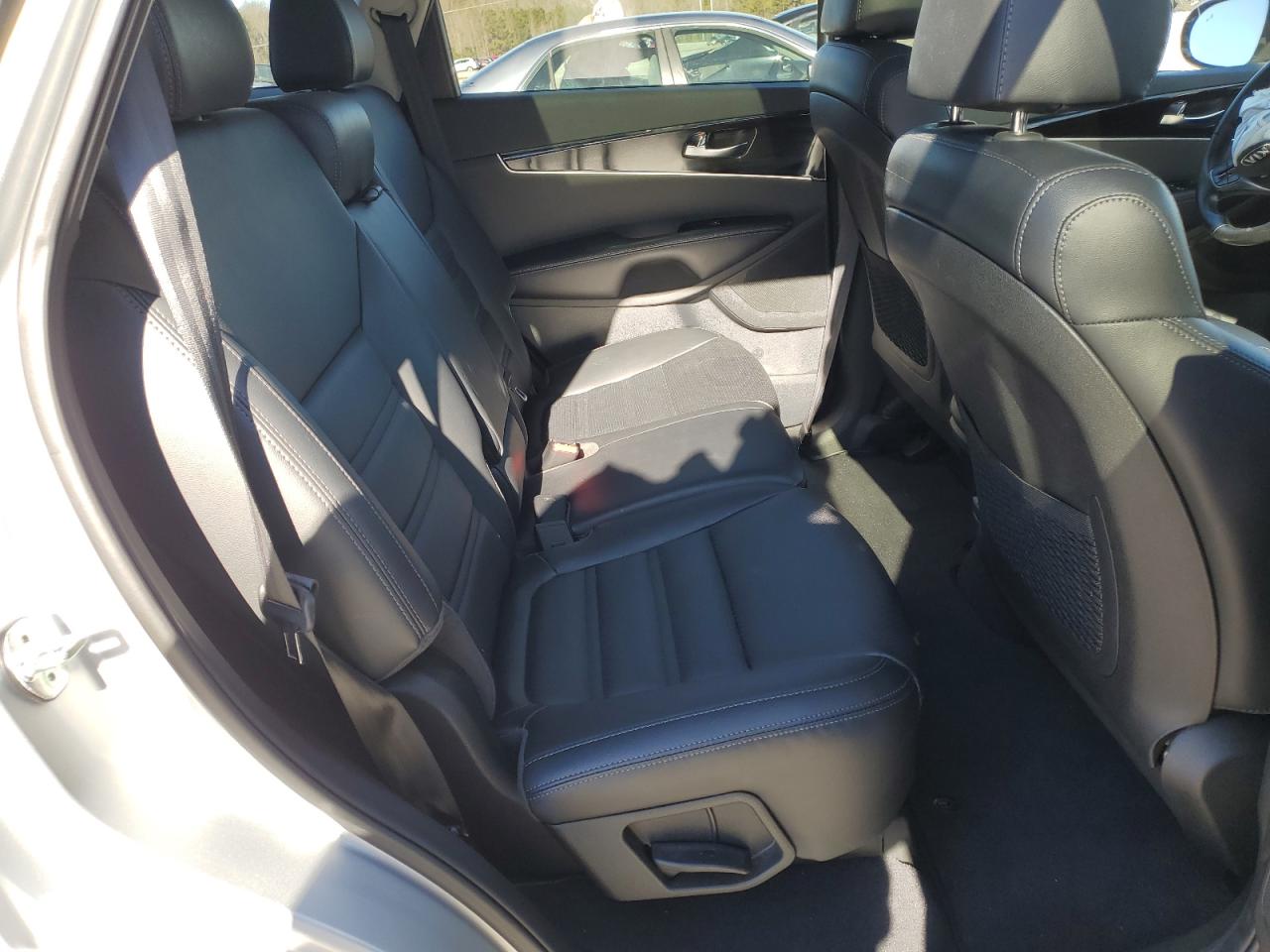 2019 Kia Sorento - Image 12