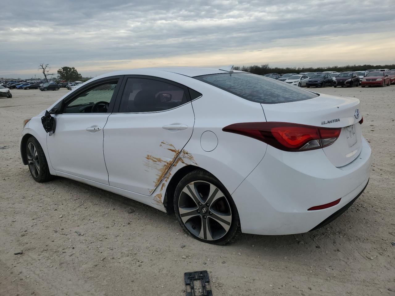 2015 Hyundai Elantra - Image 2