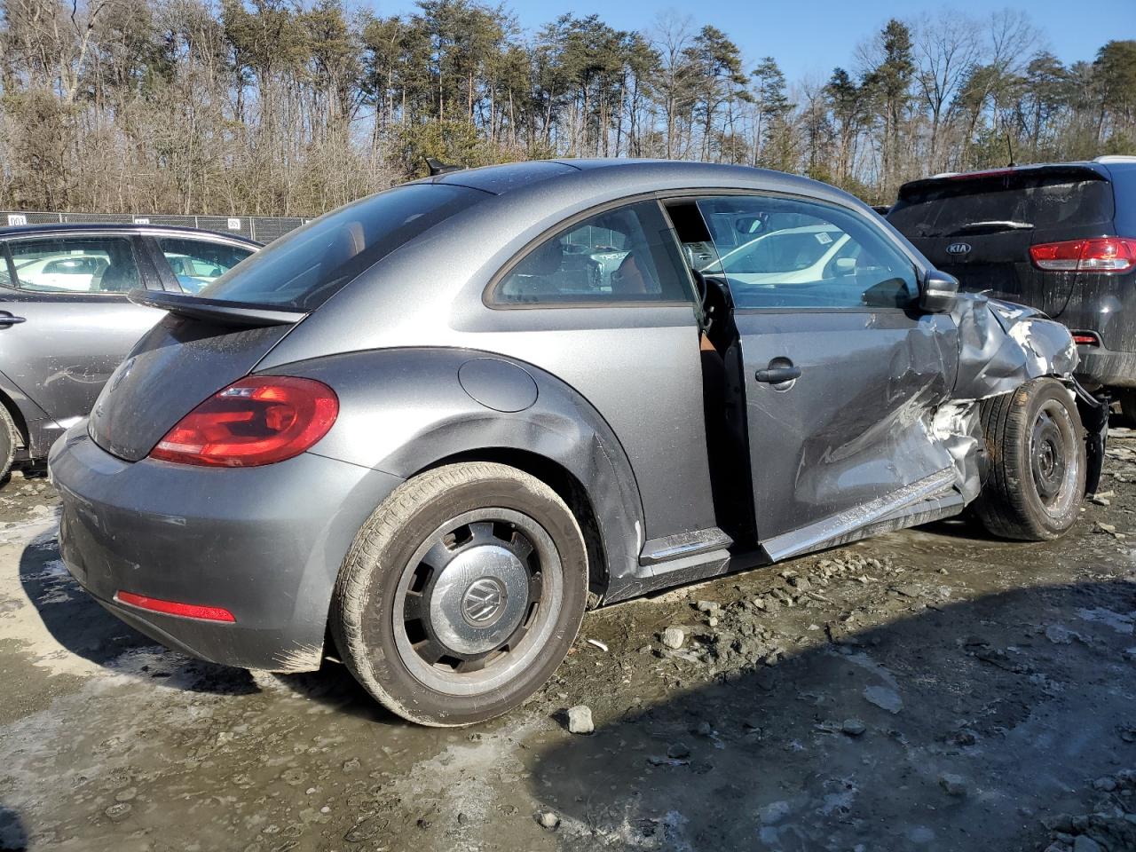 2016 Volkswagen Beetle - Image 3