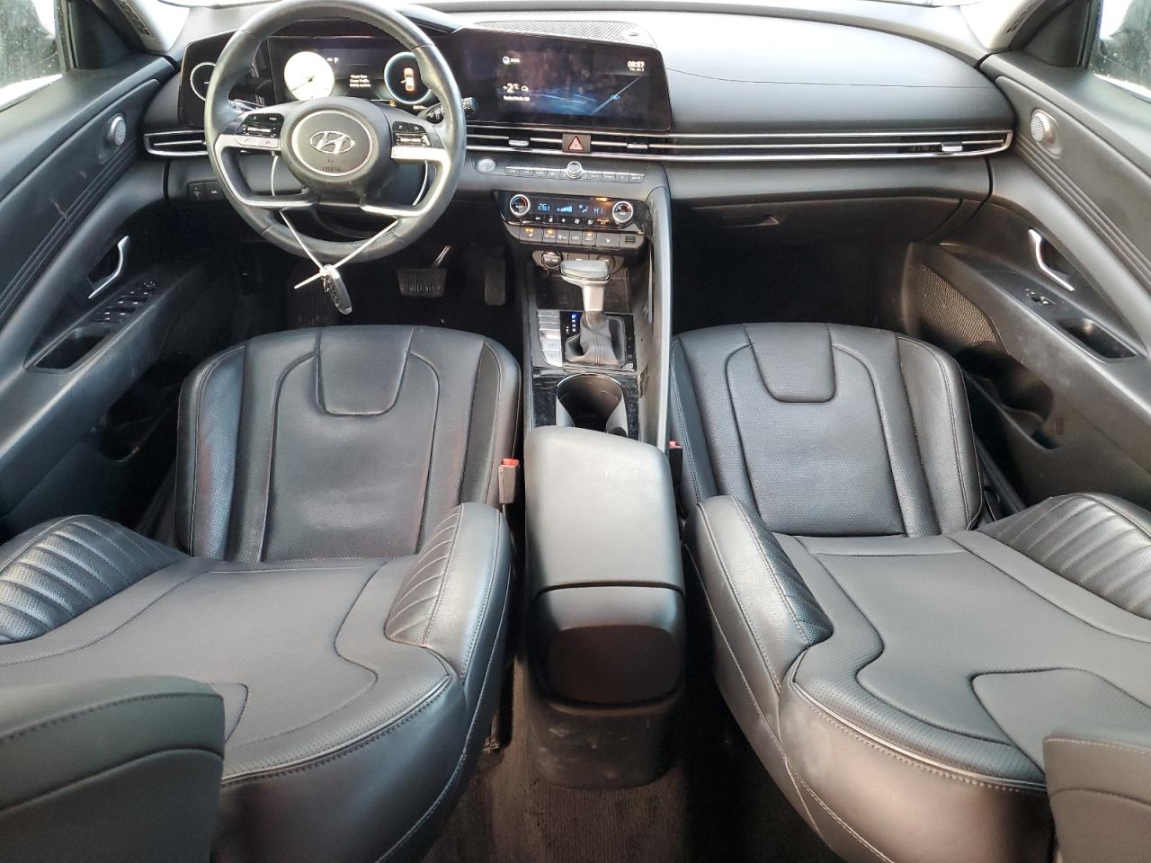 2022 Hyundai Elantra - Image 8