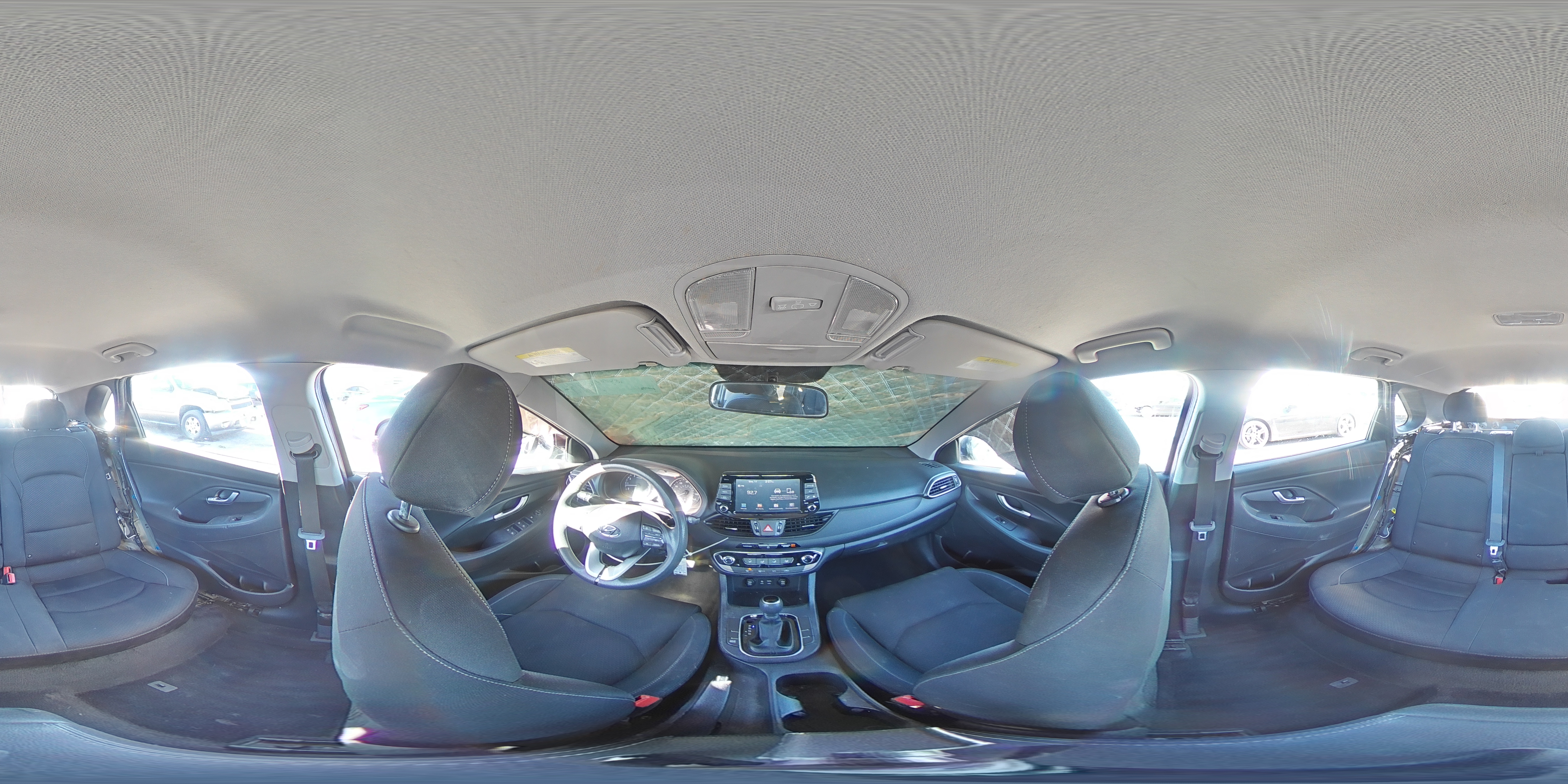 2018 Hyundai Elantra - Image 16