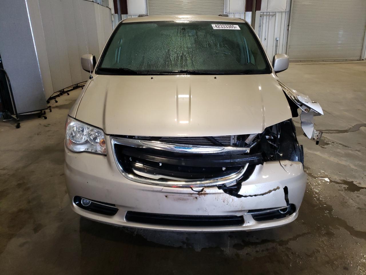 2014 Chrysler Town & Country - Image 5