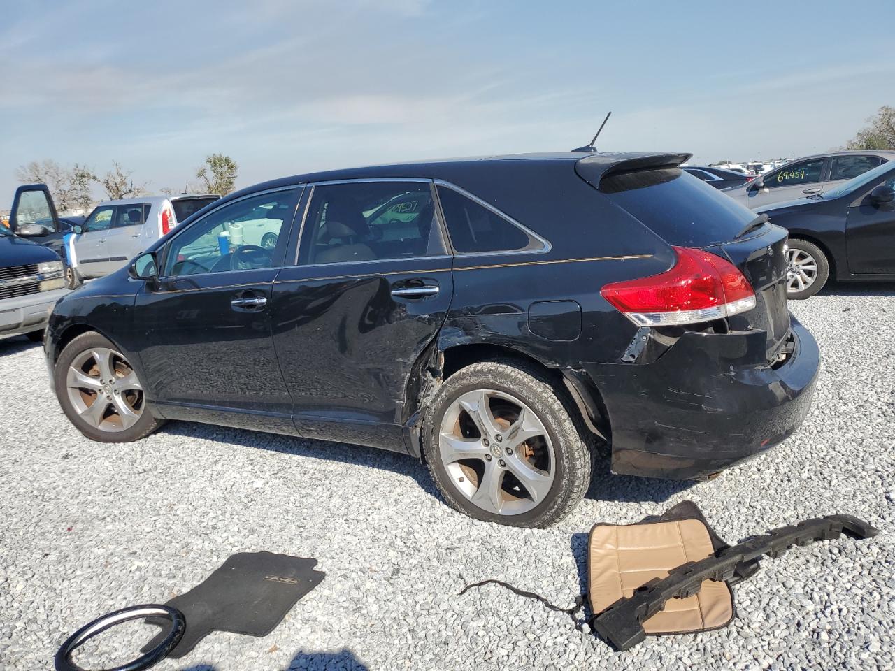 2009 Toyota Venza - Image 2