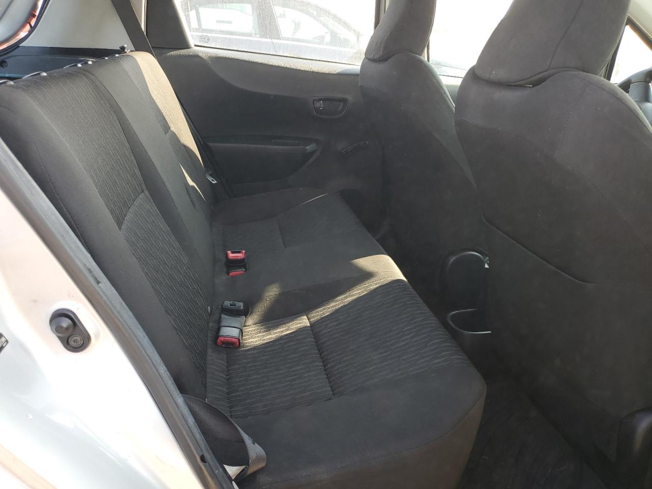 2014 Toyota Yaris - Image 10