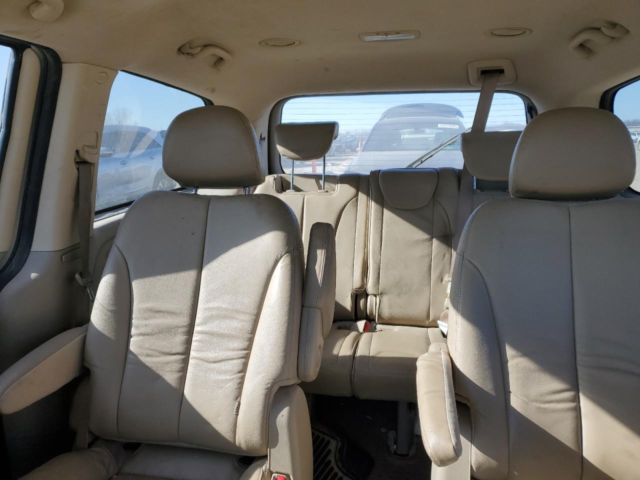 2012 Kia Sedona - Image 10