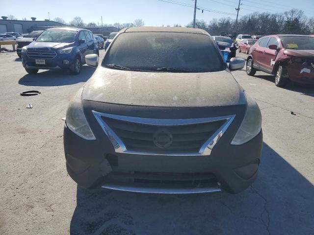  NISSAN VERSA 2018 Srebrny