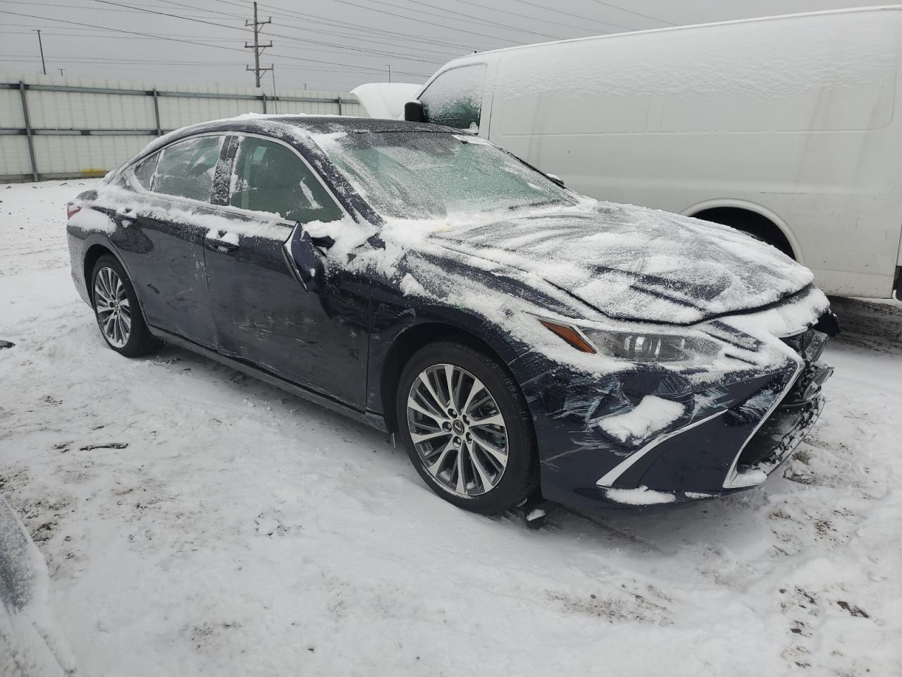 2019 Lexus ES - Image 4