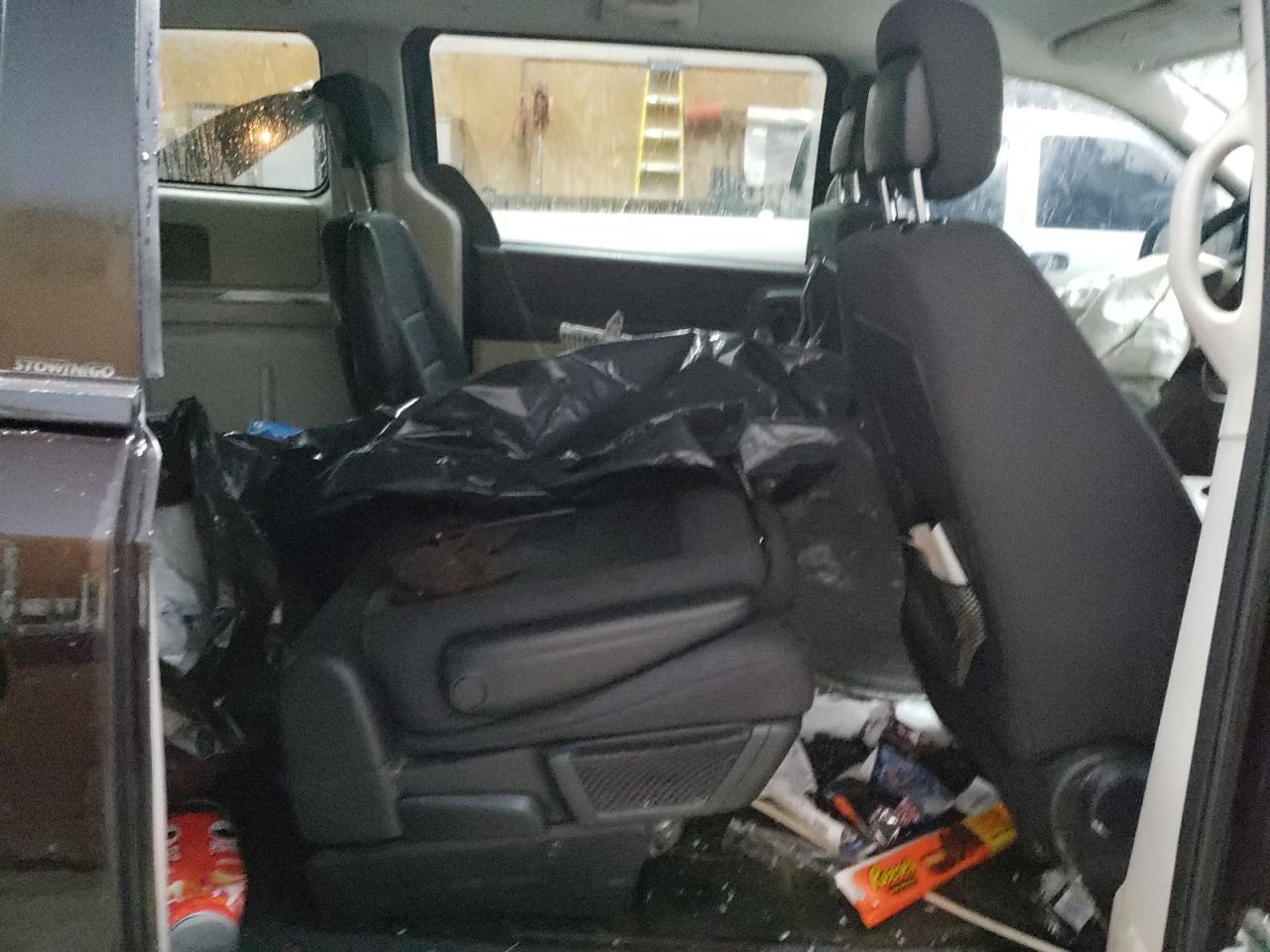2010 Dodge Caravan - Image 12