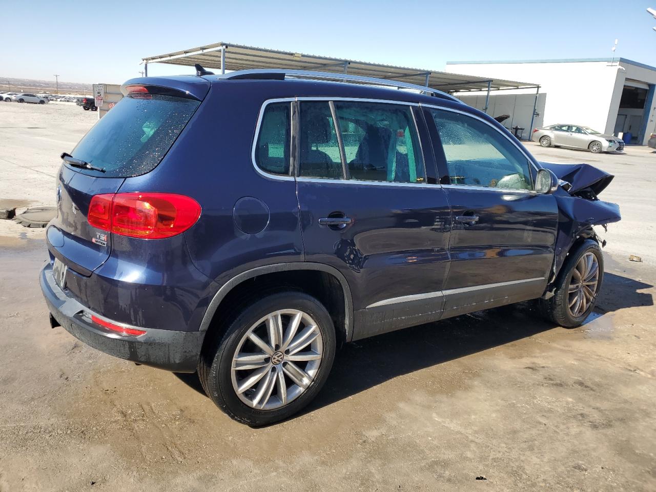 2016 Volkswagen Tiguan - Image 3