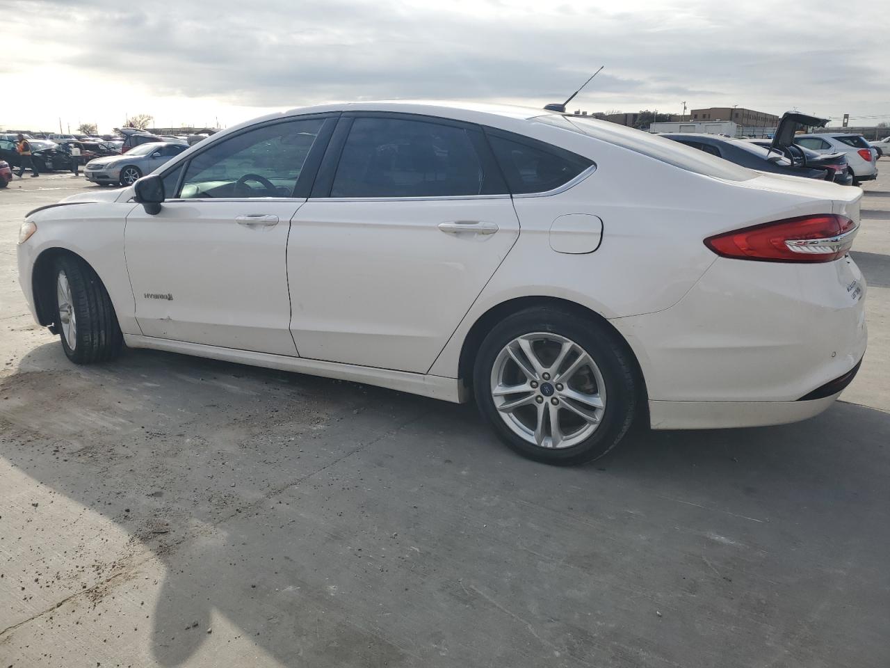 VIN 3FA6P0LU8JR250629 2018 FORD FUSION no.2