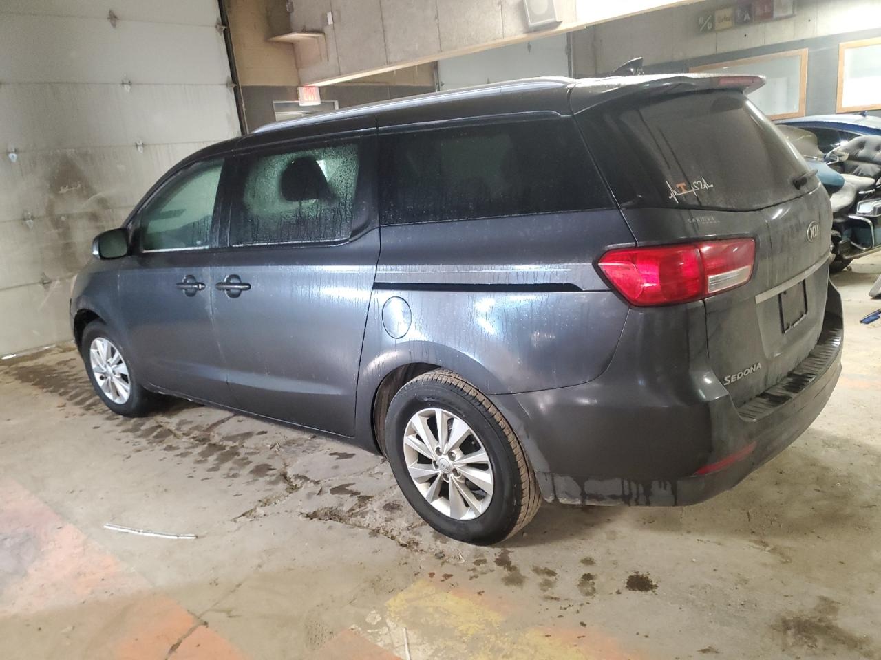 2017 Kia Sedona - Image 2