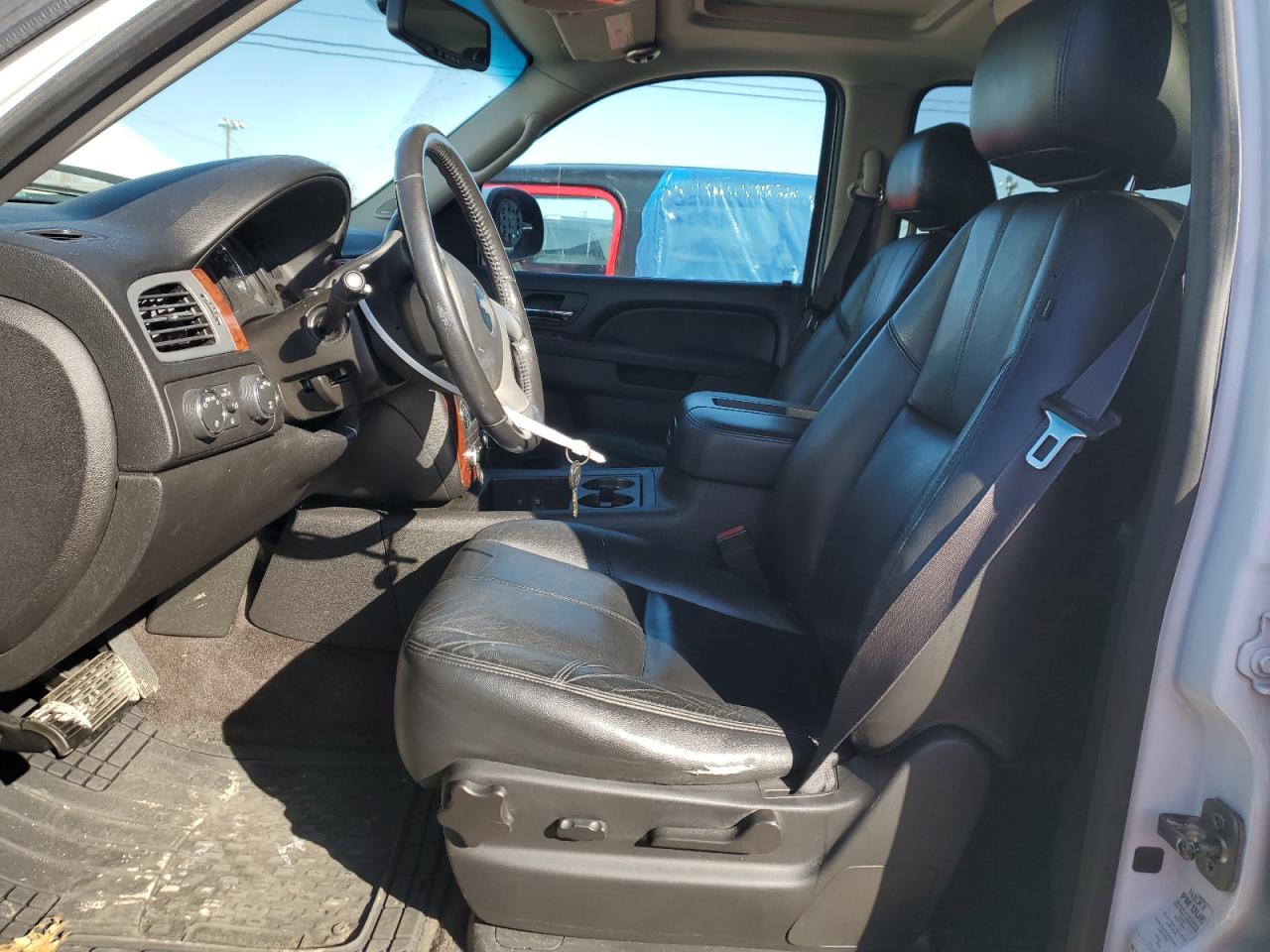 2014 Chevrolet Suburban - Image 7